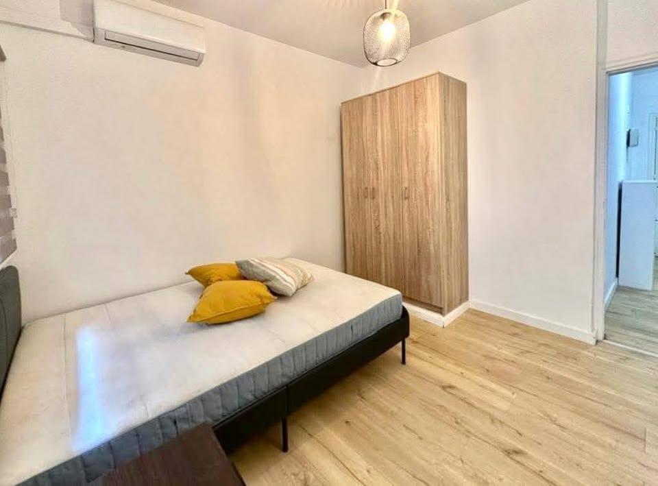 ID: R 35520 BEAUTIFUL 1 BEDROOM APARTMENT IN LIMASSOL AGIA ZONI AREA. 

This modern one-bedroom apar: https://www.facebook.com/marketplace/item/577381612058789 (www.facebook.com)