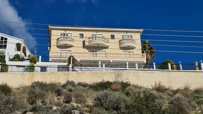 7-bedroom villa for sale: https://www.bazaraki.com/adv/5761890_7-bedroom-villa-for-sale (www.bazaraki.com)