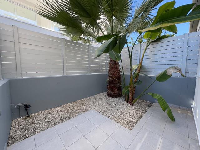 2 beds 2 baths Townhouse: https://www.facebook.com/marketplace/item/1658030904917522 (www.facebook.com)