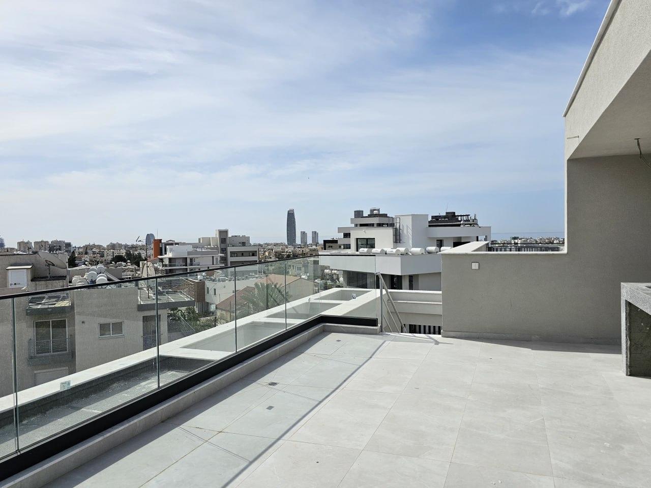 New 3-bedroom penthouse in Limassol №153683: https://dom.com.cy/en/catalog/rent/153683/ (dom.com.cy)
