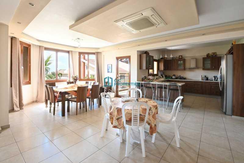 5-bedroom detached house for sale: https://www.bazaraki.com/adv/5788722_5-bedroom-detached-house-for-sale (www.bazaraki.com)