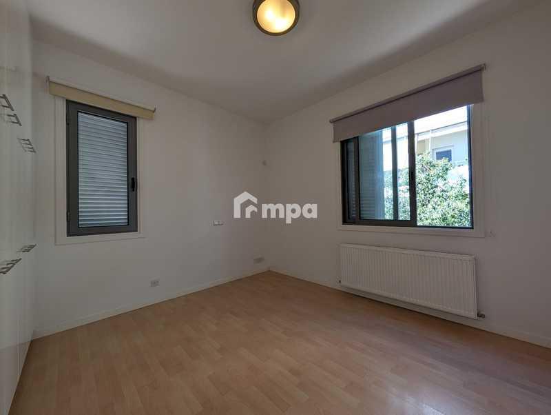 4-bedroom apartment to rent: https://www.bazaraki.com/adv/5787085_4-bedroom-apartment-to-rent (www.bazaraki.com)