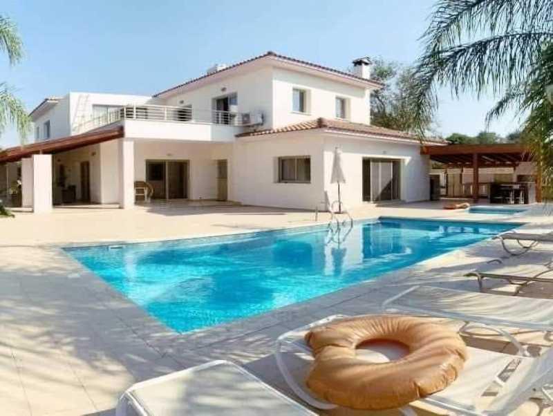 5-bedroom detached house to rent: https://www.bazaraki.com/adv/5795282_5-bedroom-detached-house-to-rent (www.bazaraki.com)