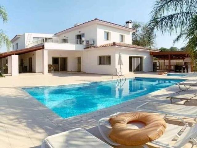 5-bedroom detached house to rent: https://www.bazaraki.com/adv/5795282_5-bedroom-detached-house-to-rent (www.bazaraki.com)