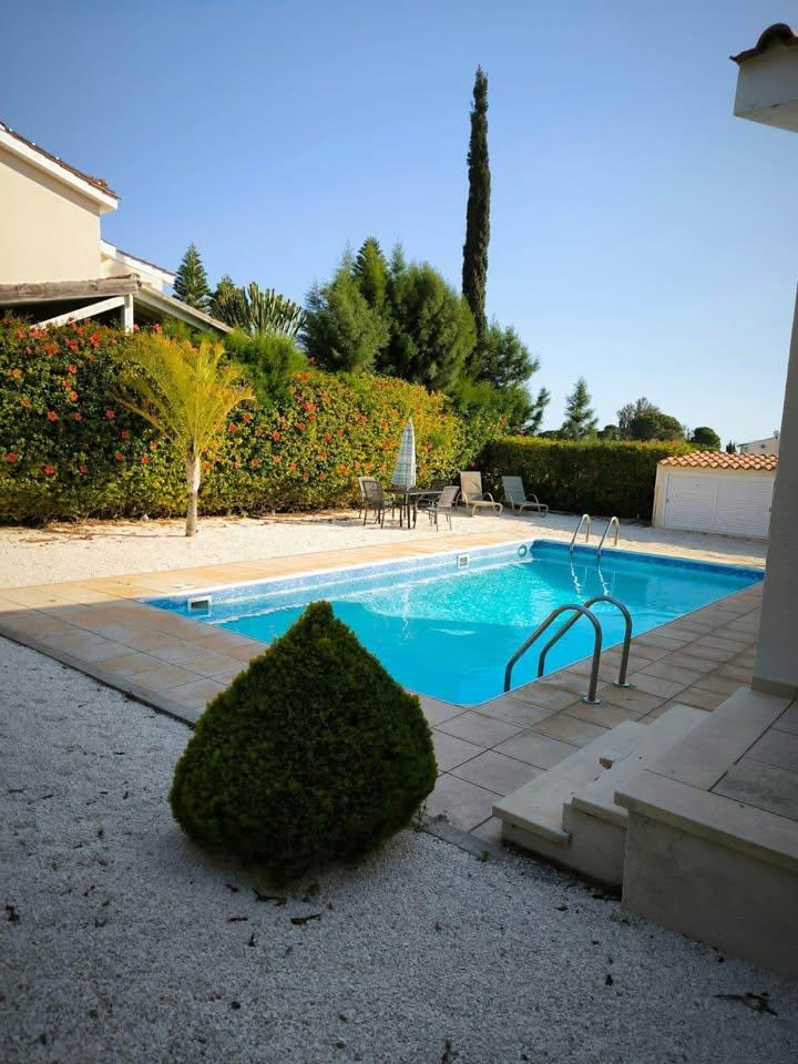 3 bedrooms beautiful house - coral bay: https://www.facebook.com/marketplace/item/1198438262082539 (www.facebook.com)
