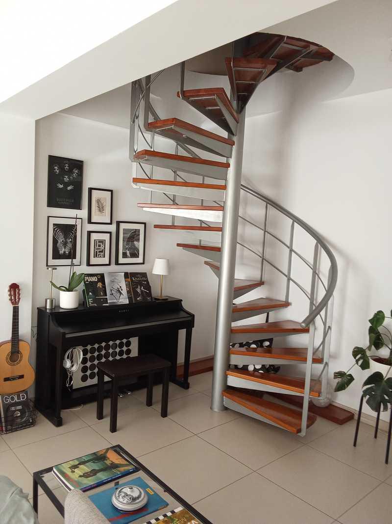 A beautiful spacious master bedroom with a small living room available for long: https://www.bazaraki.com/adv/5790929_a-beautiful-spacious-master-bedroom-with-a-small-living-room-available-for-long (www.bazaraki.com)