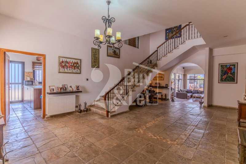 7-bedroom villa to rent: https://www.bazaraki.com/adv/5791481_7-bedroom-villa-to-rent (www.bazaraki.com)