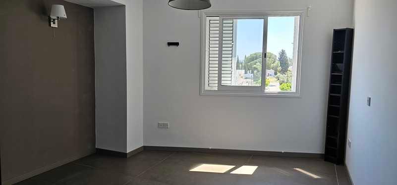 2-bedroom penthouse to rent: https://www.bazaraki.com/adv/5762311_2-bedroom-penthouse-to-rent (www.bazaraki.com)
