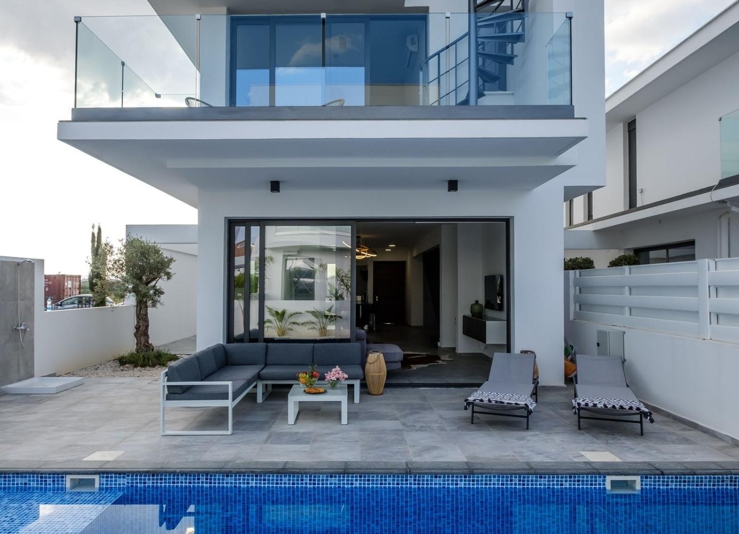 New 5-bedroom villa in Larnaca № 153311: https://dom.com.cy/en/catalog/sale/153311/ (dom.com.cy)