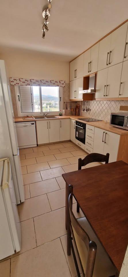 Large townhouse with centralheating in Peyia: https://www.facebook.com/marketplace/item/1235320814914526 (www.facebook.com)