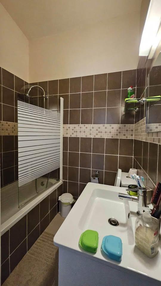3 Bedrooms House For Sale: https://www.facebook.com/marketplace/item/3909152335963931 (www.facebook.com)