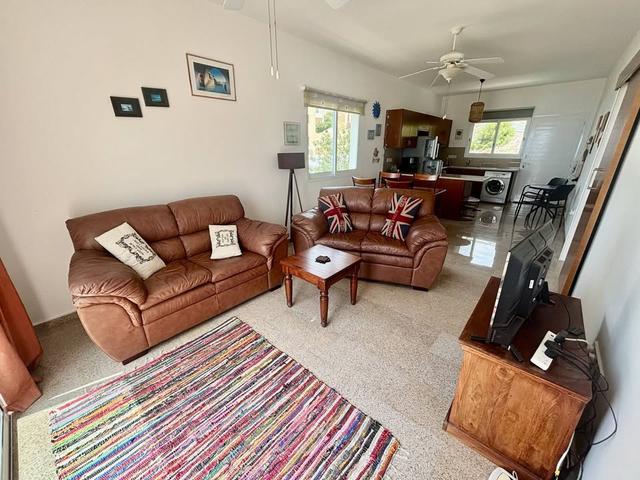 2 beds 1 bath Flat/apartment: https://www.facebook.com/marketplace/item/2848408678695148 (www.facebook.com)