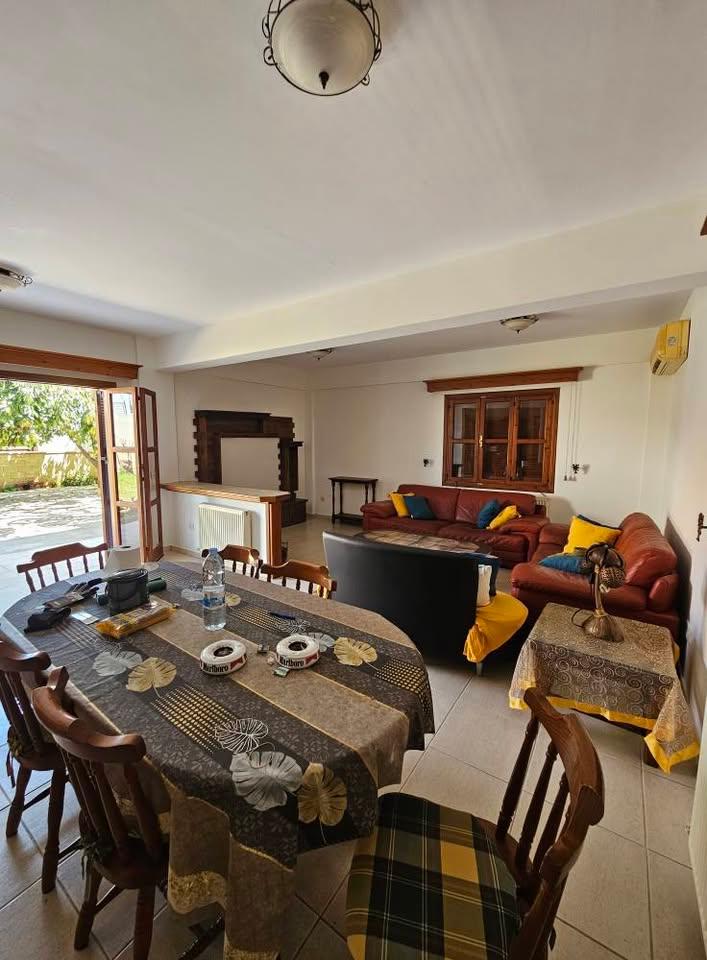 4 bedroom house for rent: https://www.facebook.com/marketplace/item/3757016514588435 (www.facebook.com)