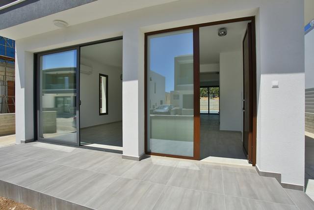 New 3-bedroom house in Paphos № 153079: https://dom.com.cy/en/catalog/sale/153079/ (dom.com.cy)