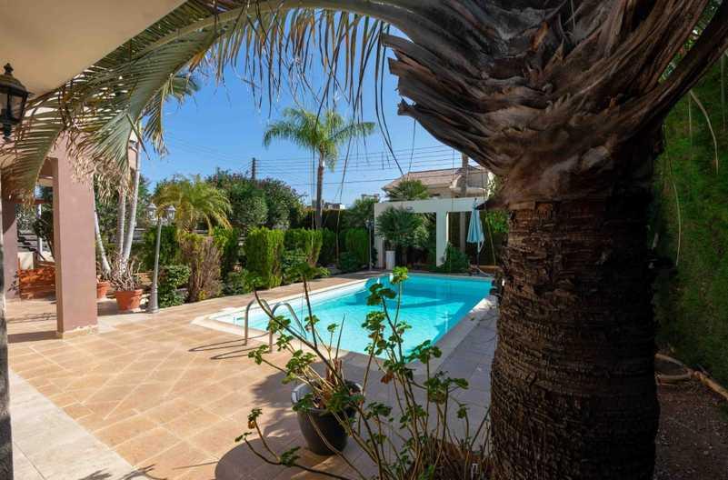 4-bedroom villa for sale: https://www.bazaraki.com/adv/5793706_4-bedroom-villa-for-sale (www.bazaraki.com)