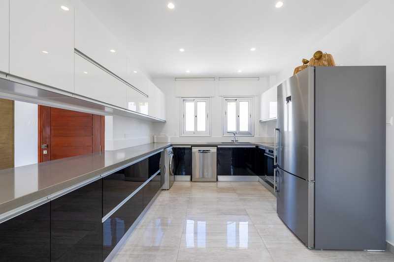 5-bedroom detached house for sale: https://www.bazaraki.com/adv/5791253_5-bedroom-detached-house-for-sale (www.bazaraki.com)