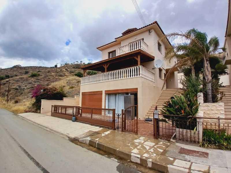  3-bedroom villa to rent: https://www.bazaraki.com/adv/5798108_3-bedroom-villa-to-rent (www.bazaraki.com)