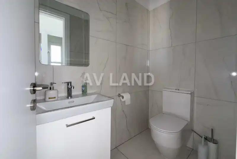 3-bedroom penthouse to rent: https://www.bazaraki.com/adv/5787598_3-bedroom-penthouse-to-rent (www.bazaraki.com)