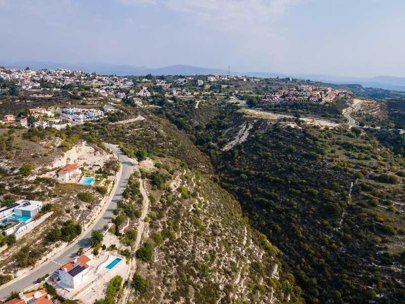 Residential land 5017 m²: https://www.bazaraki.com/adv/5792472_residential-land-5017-m2 (www.bazaraki.com)