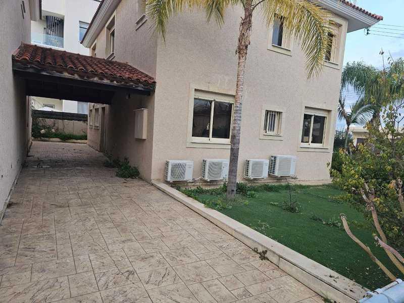 5-bedroom detached house to rent: https://www.bazaraki.com/adv/5793623_5-bedroom-detached-house-to-rent (www.bazaraki.com)