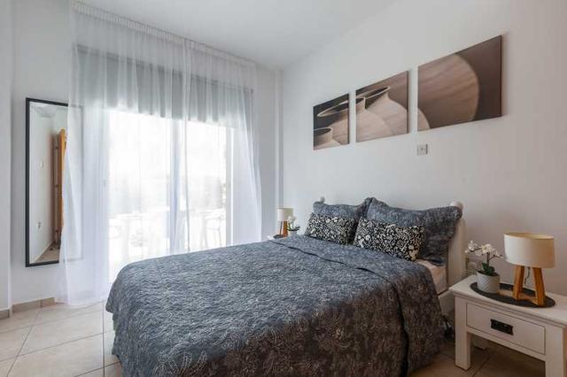 One bed flat in universal: https://www.bazaraki.com/adv/5796411_one-bed-flat-in-universal (www.bazaraki.com)