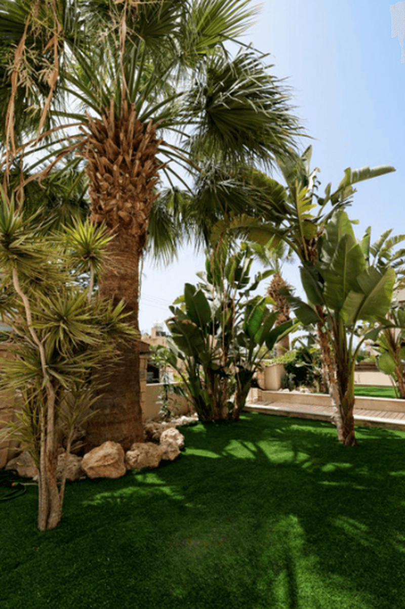 6-bedroom villa for sale: https://www.bazaraki.com/adv/5792775_6-bedroom-villa-for-sale (www.bazaraki.com)