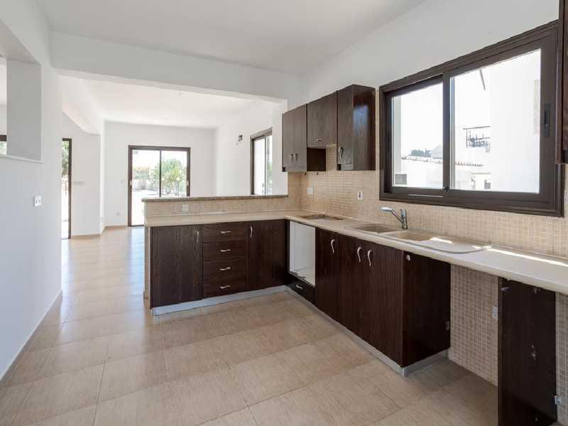 3-bedroom villa for sale: https://www.bazaraki.com/adv/5797339_3-bedroom-villa-for-sale (www.bazaraki.com)