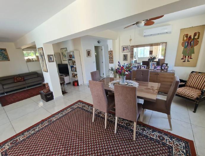 6-bedroom villa in Paphos № 153166: https://dom.com.cy/en/catalog/sale/153166/ (dom.com.cy)