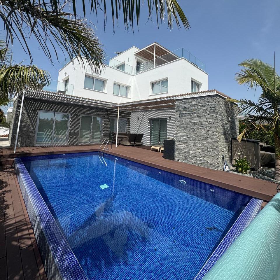 7-bedroom villa in Paphos № 153395: https://dom.com.cy/en/catalog/sale/153395/ (dom.com.cy)