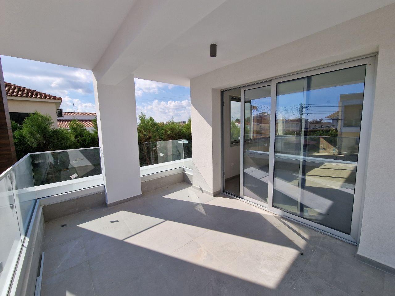 New residential building in Larnaca № 153921: https://dom.com.cy/en/catalog/sale/153921/ (dom.com.cy)