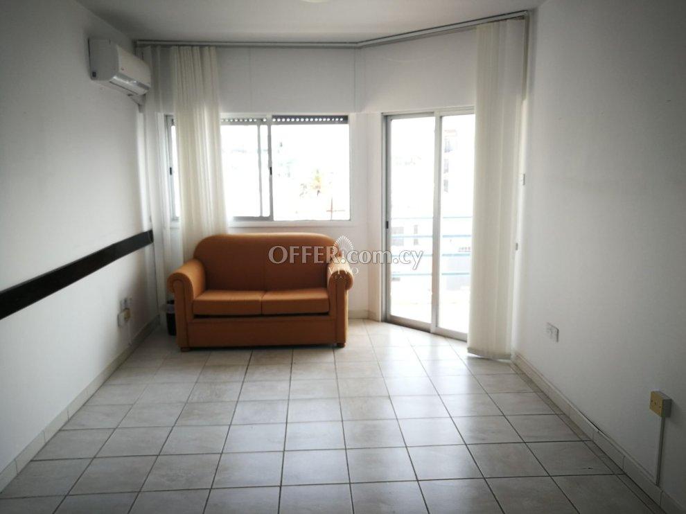 TWO BEDROOM APARTMENT IN CENTER LIMASSOL: https://www.offer.com.cy/en/two-bedroom-apartment-in-center-limassol/21-816796/ (www.offer.com.cy)