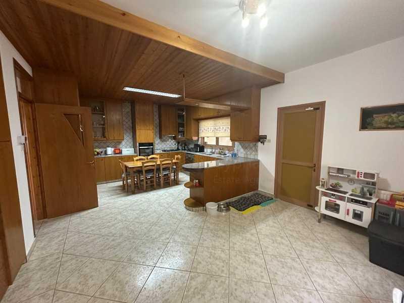 4-bedroom semi-detached for sale: https://www.bazaraki.com/adv/5789386_4-bedroom-semi-detached-for-sale (www.bazaraki.com)