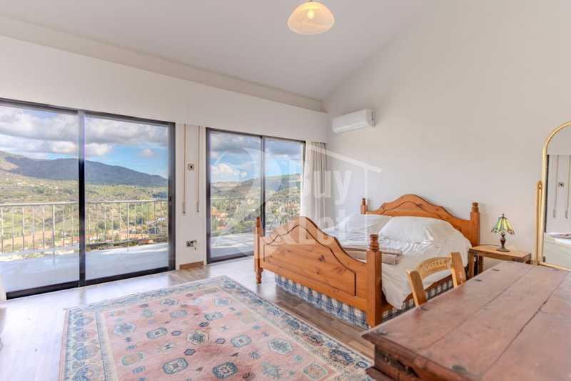7-bedroom villa to rent: https://www.bazaraki.com/adv/5791481_7-bedroom-villa-to-rent (www.bazaraki.com)