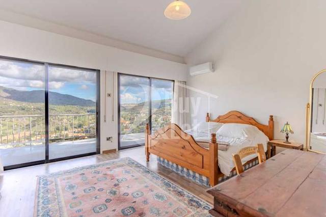 7-bedroom villa to rent: https://www.bazaraki.com/adv/5791481_7-bedroom-villa-to-rent (www.bazaraki.com)