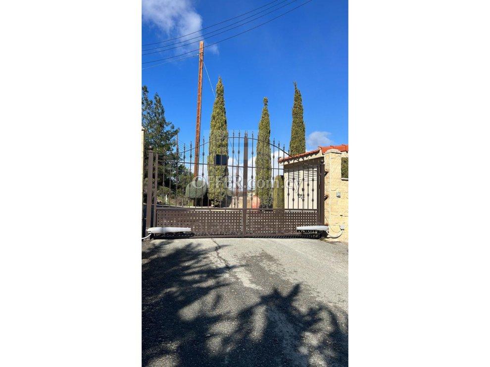 Amazing private five bedroom villa with garden and swimming pool for sale in Apsiou: https://www.offer.com.cy/en/amazing-private-five-bedroom-villa-with-garden-and-swimming-pool-for-sale-in-apsiou/21-718730/ (www.offer.com.cy)