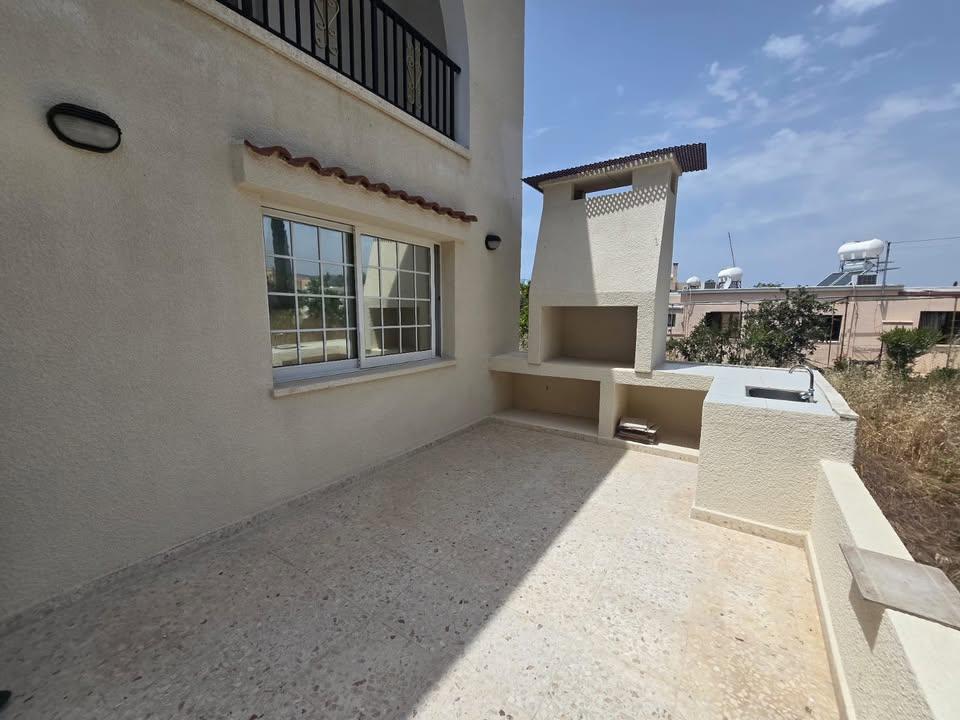 3 Beds 2 Baths House: https://www.facebook.com/marketplace/item/622762424144560 (www.facebook.com)
