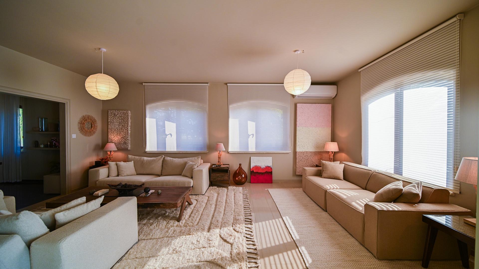 6-bedroom villa in Larnaca № 153177: https://dom.com.cy/en/catalog/sale/153177/ (dom.com.cy)