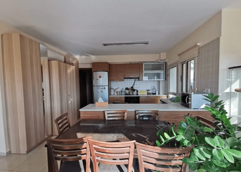 3-bedroom penthouse to rent: https://www.bazaraki.com/adv/5794612_3-bedroom-penthouse-to-rent (www.bazaraki.com)