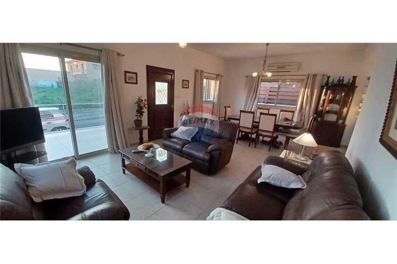 3-bedroom villa for sale: https://www.bazaraki.com/adv/5797862_3-bedroom-villa-for-sale (www.bazaraki.com)