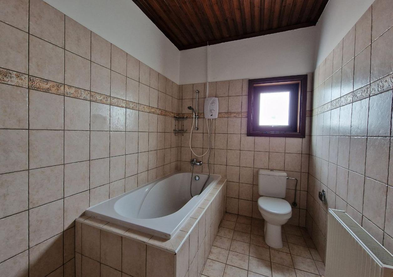 6-bedroom house in Nicosia № 150182: https://dom.com.cy/en/catalog/sale/150182/ (dom.com.cy)