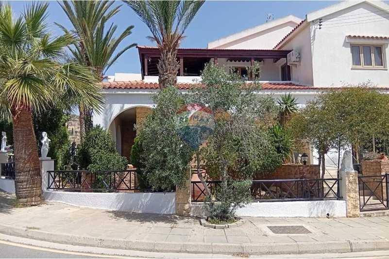 4-bedroom detached house for sale: https://www.bazaraki.com/adv/5799641_4-bedroom-detached-house-for-sale (www.bazaraki.com)