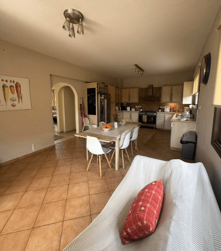 4 Bedroom Detached House For Sale: https://www.zyprus.com/property/39369/4-bedrooms-house-detached-house-in-chloraka-paphos (www.zyprus.com)