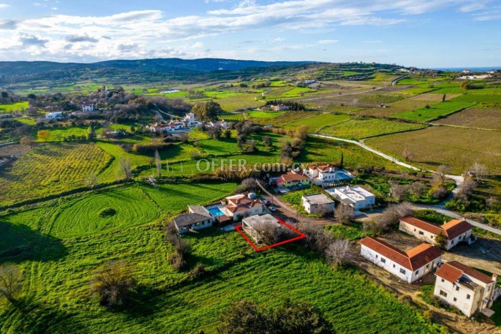 Incomplete house in Polemi Paphos: https://www.offer.com.cy/en/incomplete-house-in-polemi-paphos/21-708976/ (www.offer.com.cy)