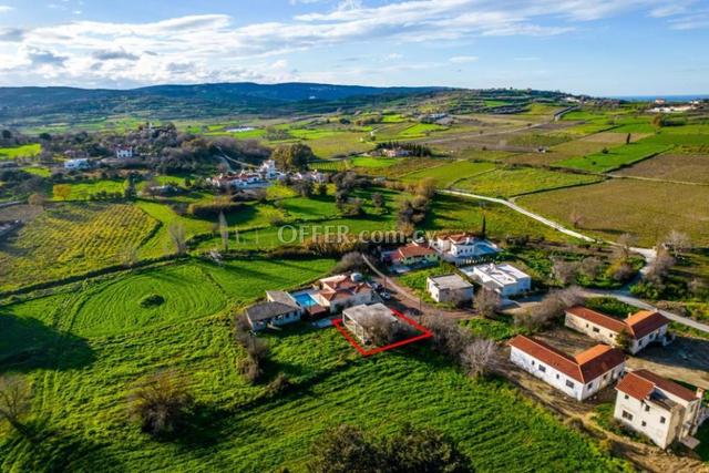 Incomplete house in Polemi Paphos: https://www.offer.com.cy/en/incomplete-house-in-polemi-paphos/21-708976/ (www.offer.com.cy)