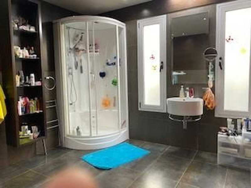 5-bedroom detached house for sale: https://www.bazaraki.com/adv/5794771_5-bedroom-detached-house-for-sale (www.bazaraki.com)