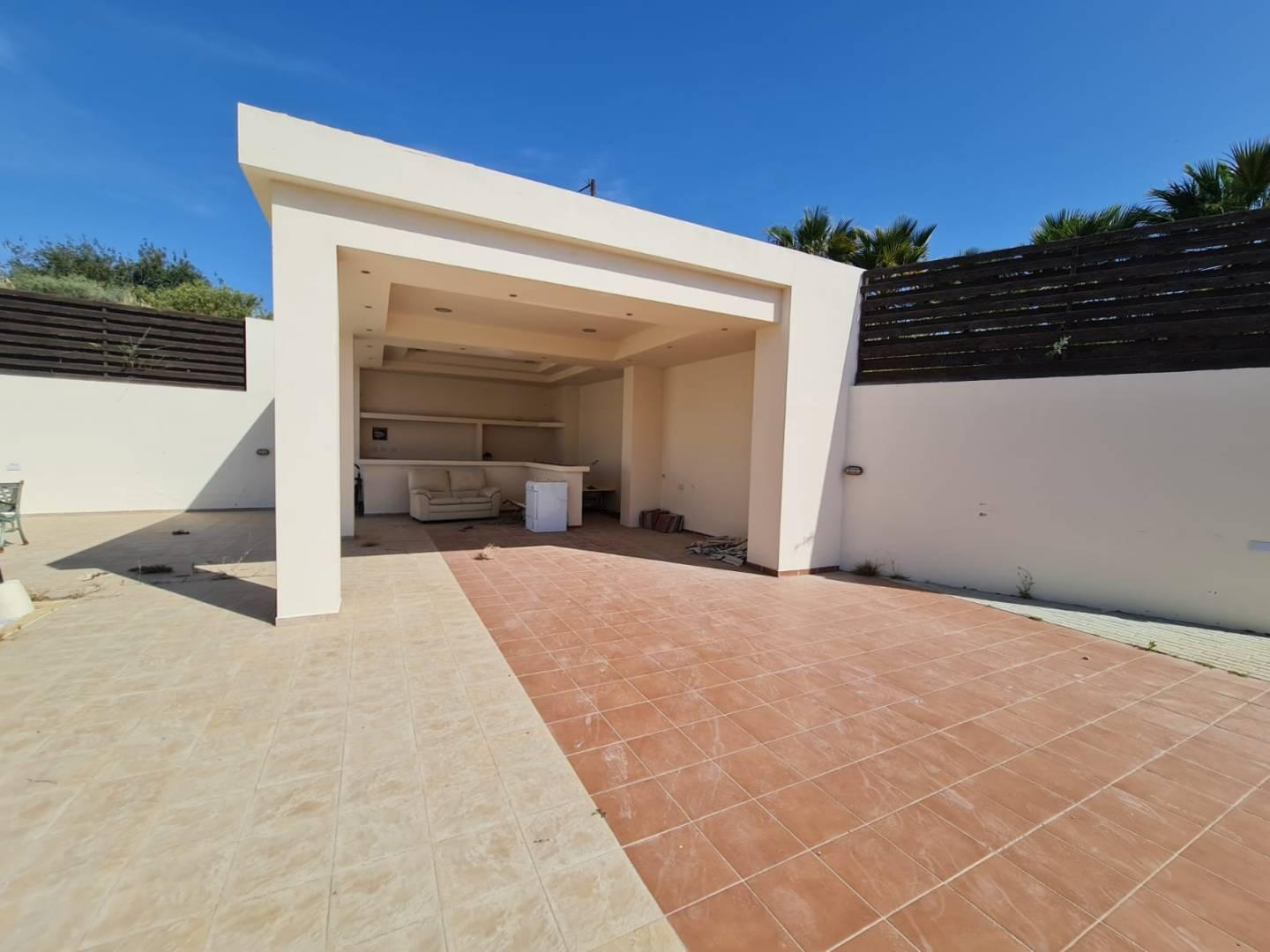 5-bedroom villa in Larnaca № 153151: https://dom.com.cy/en/catalog/sale/153151/ (dom.com.cy)