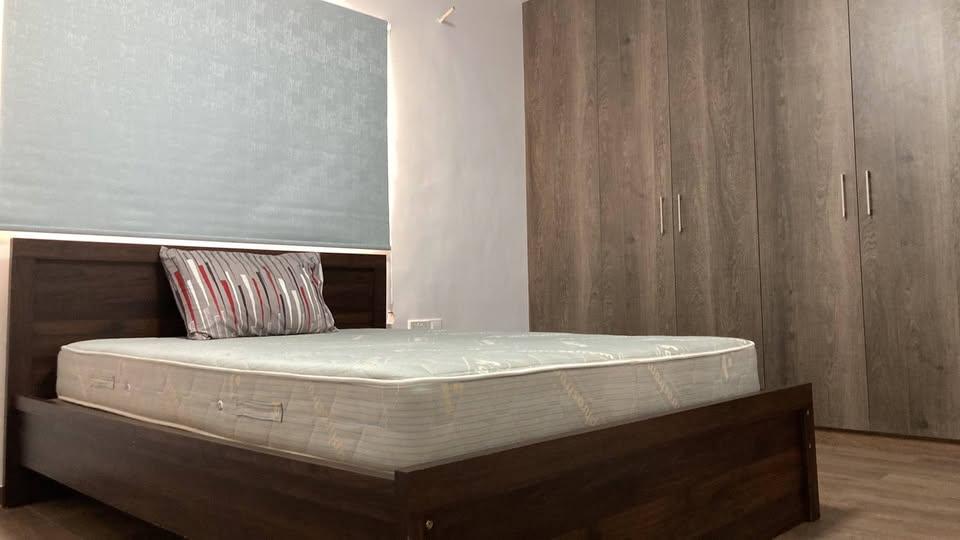 1 bedroom apartment: https://www.facebook.com/marketplace/item/702092472207992 (www.facebook.com)
