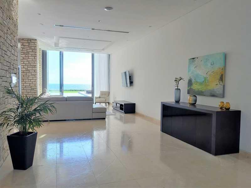 4-bedroom villa to rent: https://www.bazaraki.com/adv/5799360_4-bedroom-villa-to-rent (www.bazaraki.com)