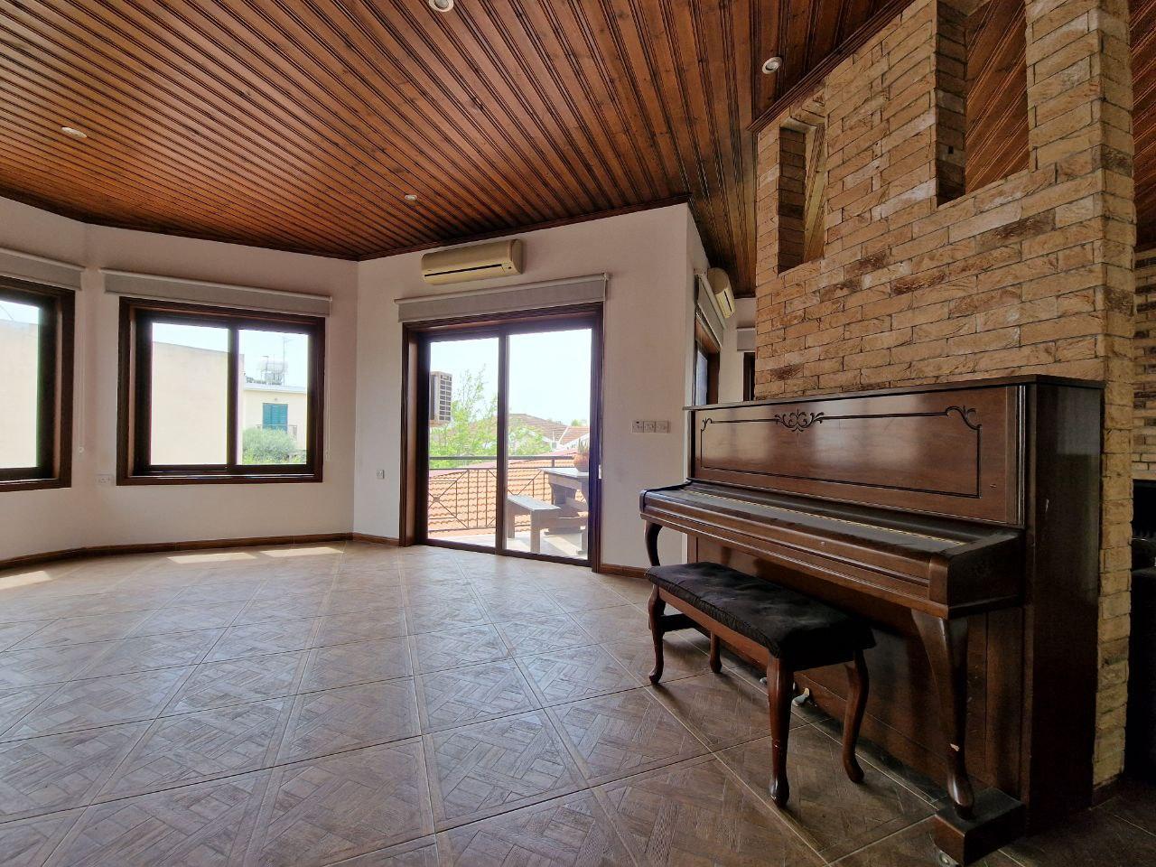 6-bedroom house in Nicosia № 150182: https://dom.com.cy/en/catalog/sale/150182/ (dom.com.cy)