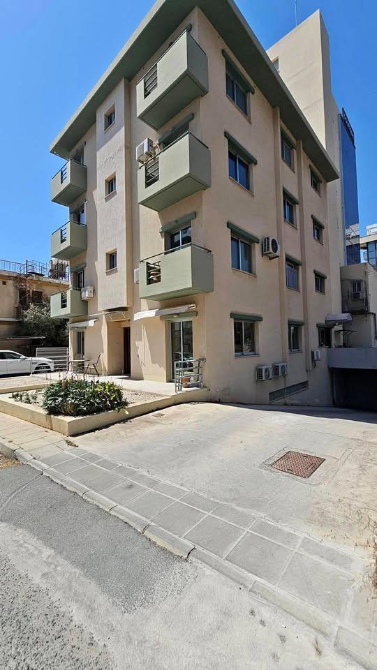 2 Bedrooms flat: https://www.facebook.com/marketplace/item/914080357447816 (www.facebook.com)